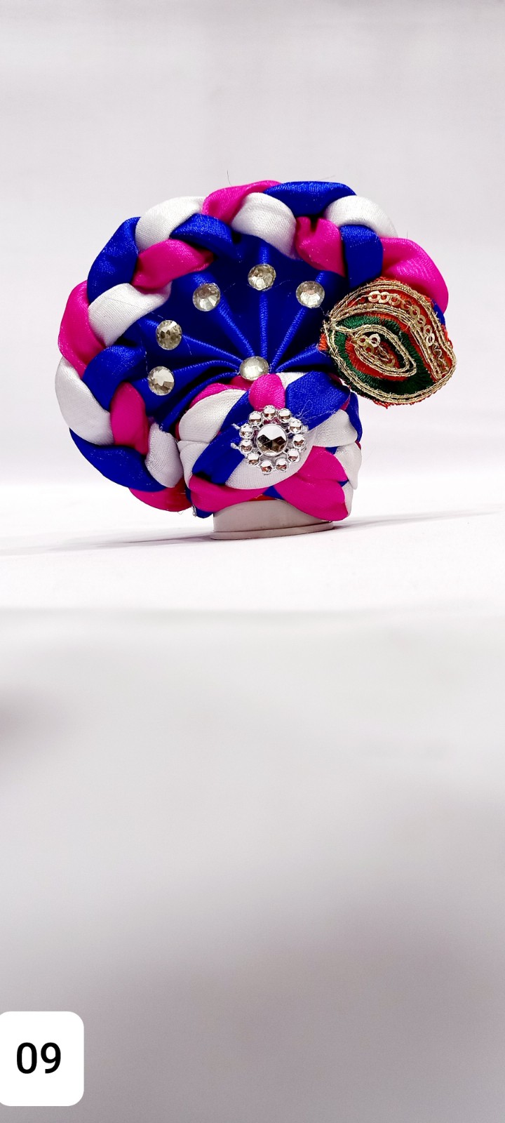 Decorated pagdi with lace and stones