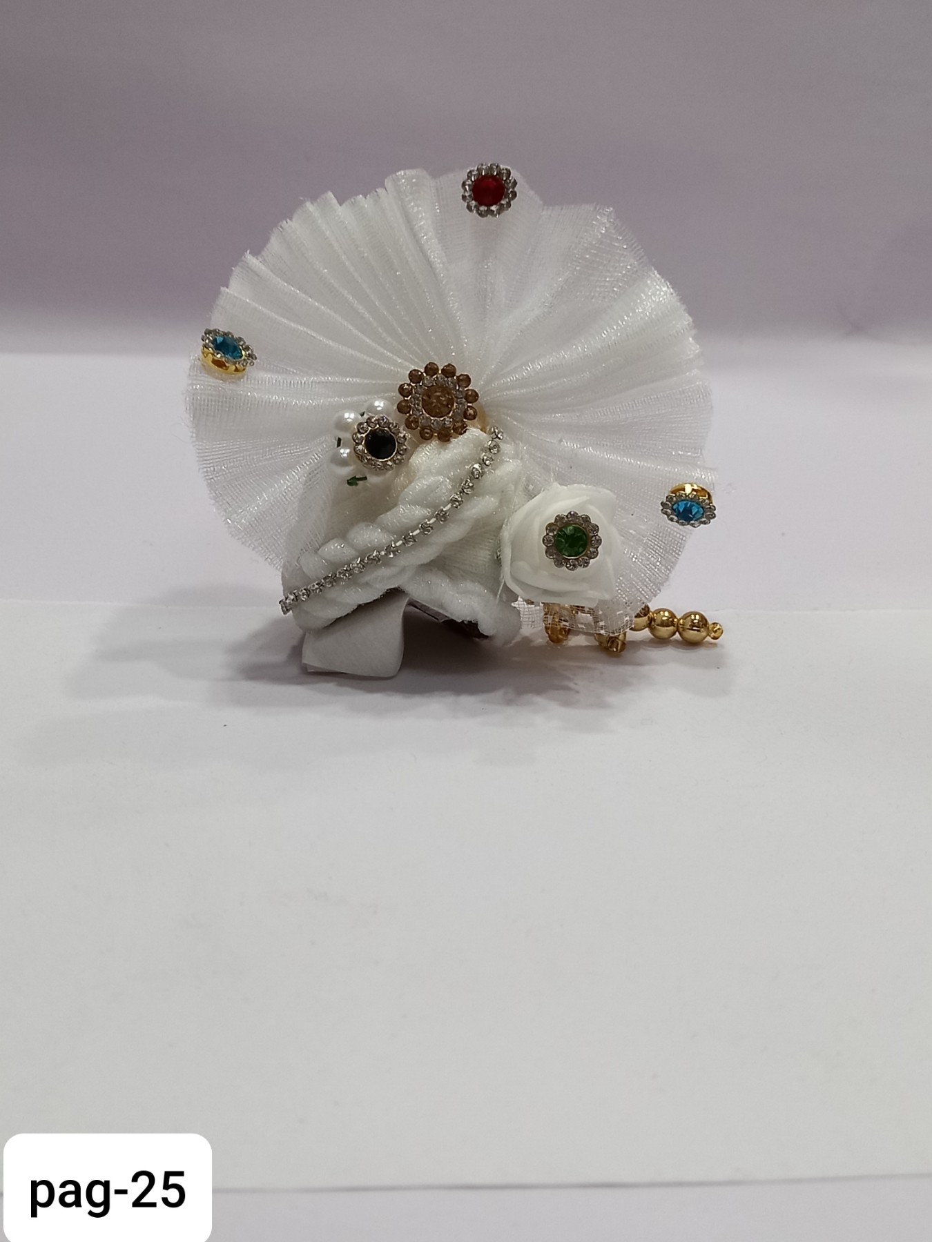 Decorated pagdi with chain,moti and flowers